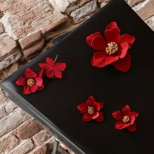 one pair brand new stainless steel post earrings carved 3D art deco red flower